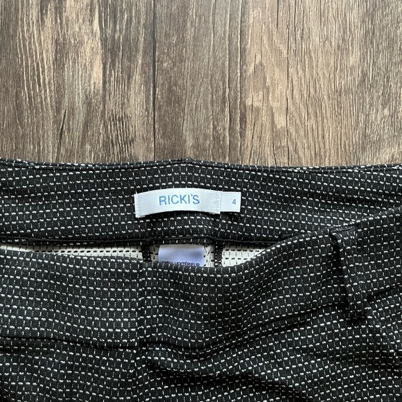 Ricki’s Skinny Dress Pants Sz 4 - Picture 3 of 3